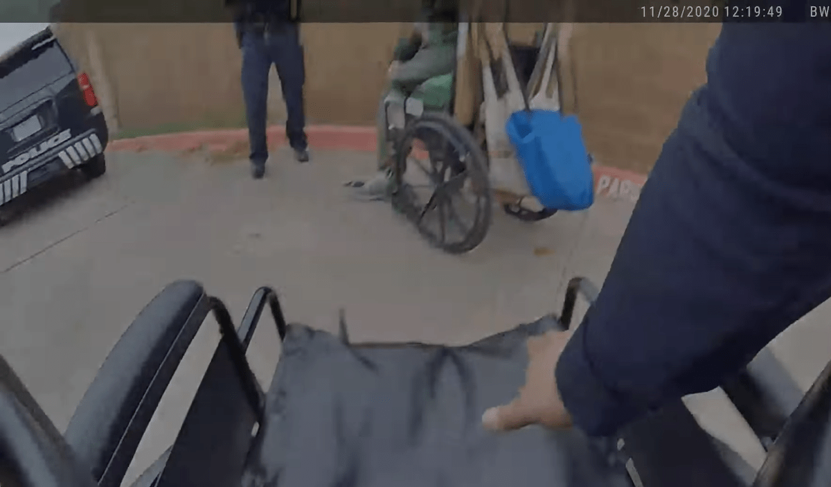 Video Texas cop buys wheelchair for man in need